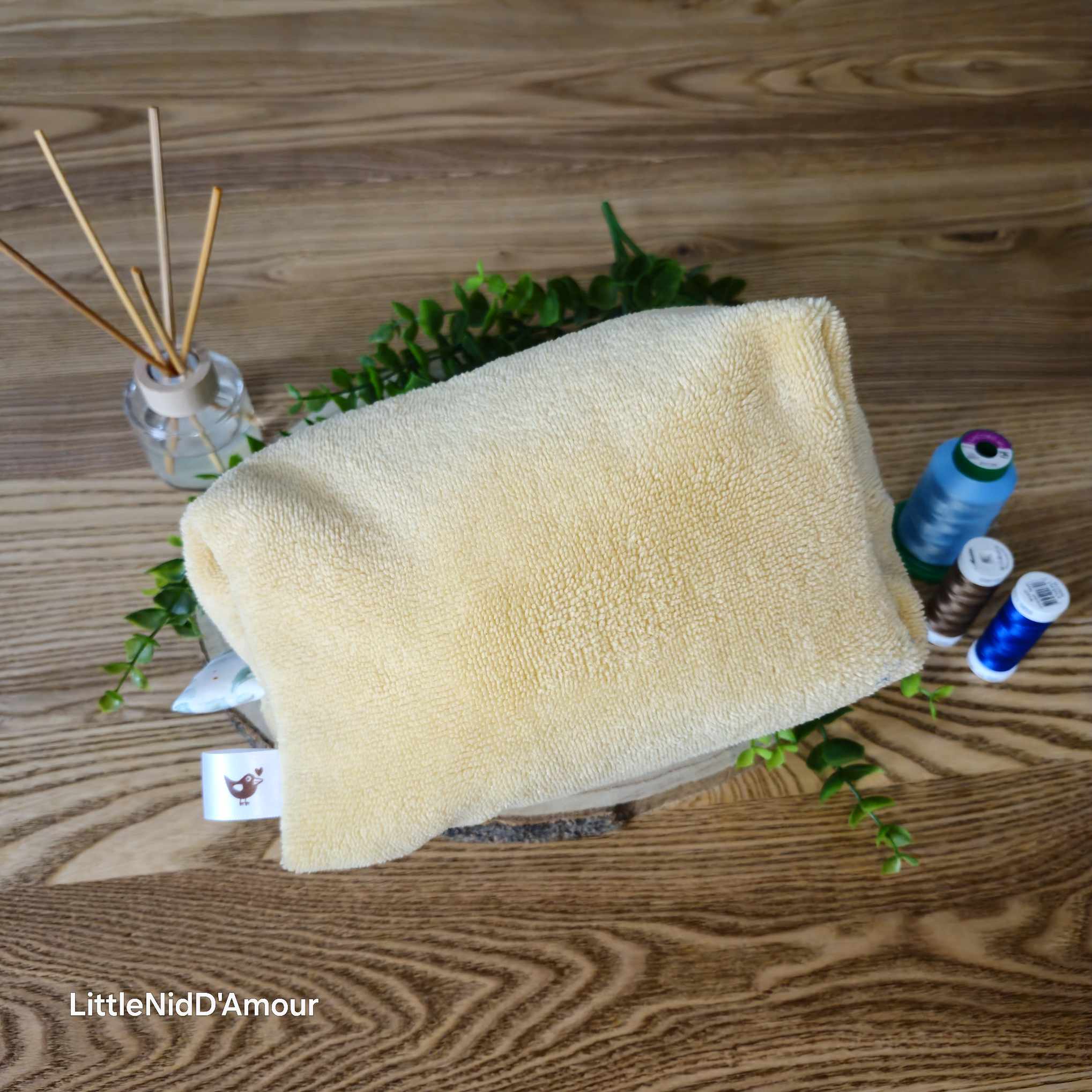 Trousse de maquillage jaune d'or