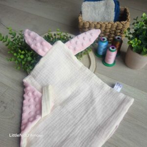 doudou enfant avec oreilles de lapin ou chat | très doux | broderie prénom optionnelle | minky/double gaze coton | 30x30 cm | cadeau unique