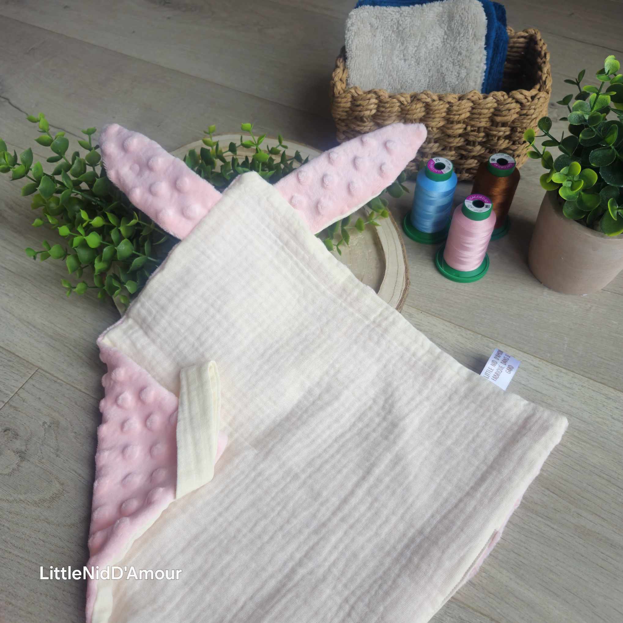 doudou enfant avec oreilles de lapin ou chat | très doux | broderie prénom optionnelle | minky/double gaze coton | 30x30 cm | cadeau unique doudou enfant avec oreilles de lapin ou chat | très doux | broderie prénom optionnelle | minky/double gaze coton | 30x30 cm | cadeau unique